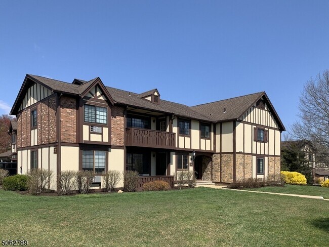 Building Photo - 8 Sentinel Ct