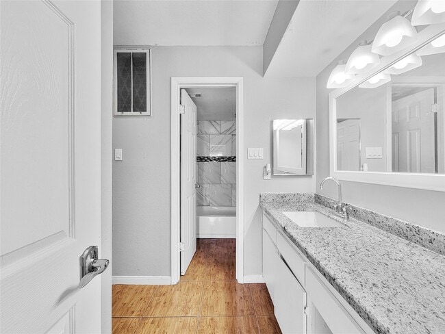 Building Photo - 2626 Holly Hall St