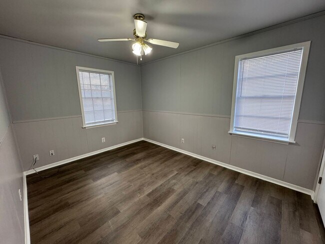 Building Photo - 1201 Ridgemont Dr