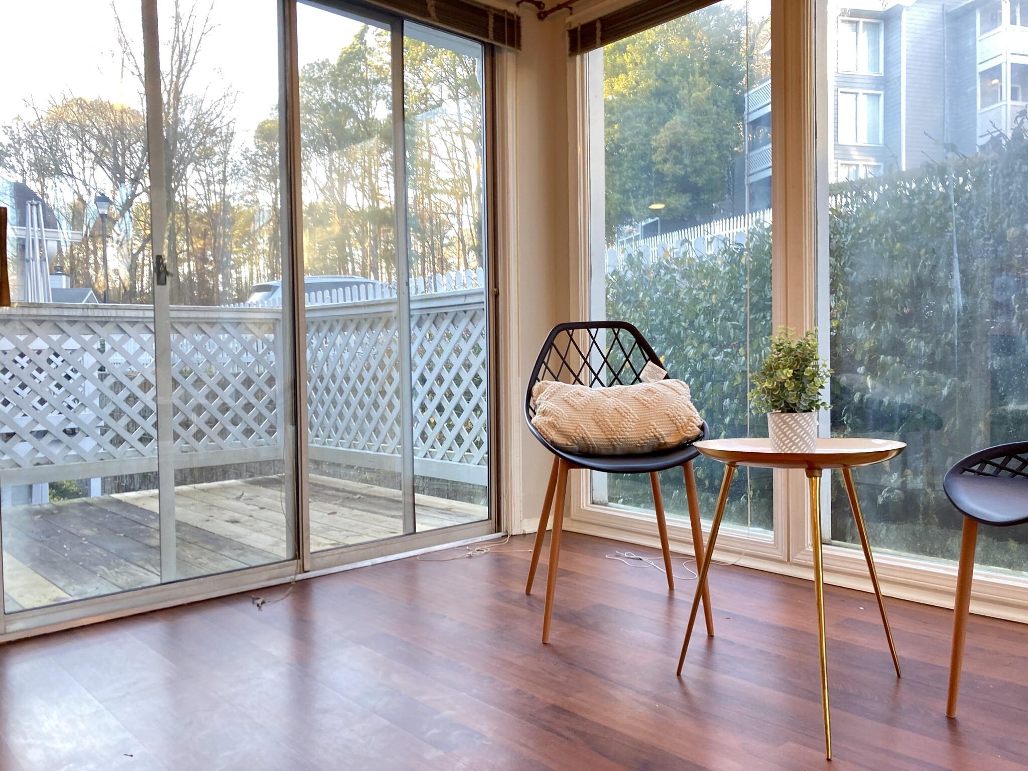 Sunroom and balcony - 1405 Vicksburg Plz