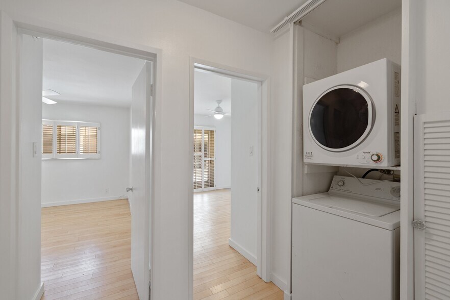 Building Photo - 639 Bay St