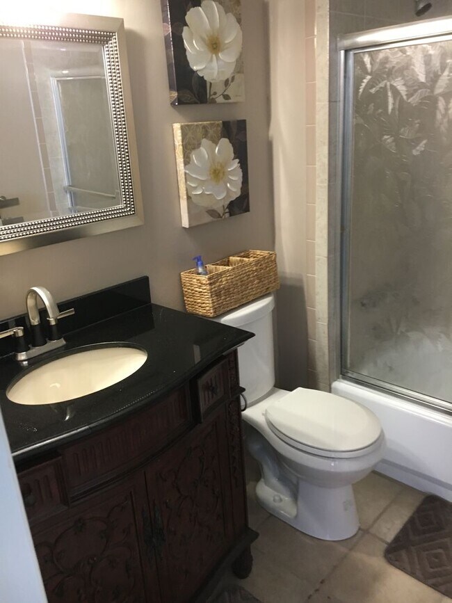 Building Photo - 1161 Lake Ave