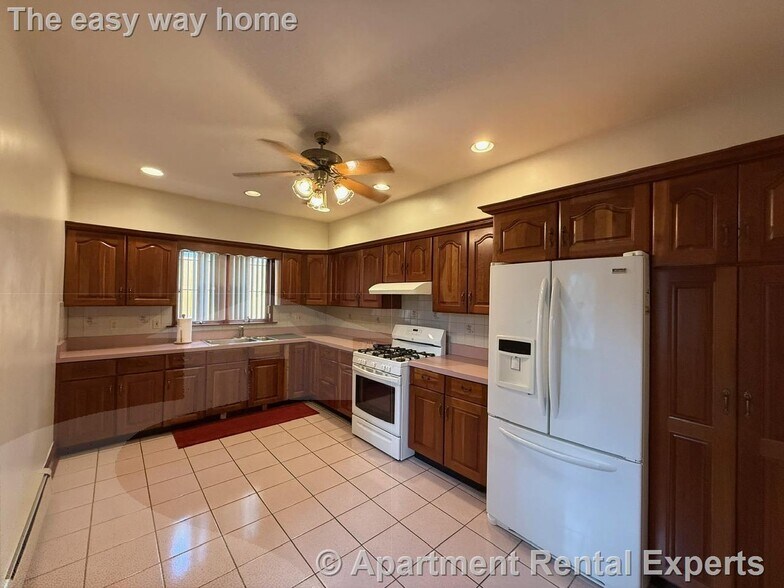 Building Photo - 25 Putnam St