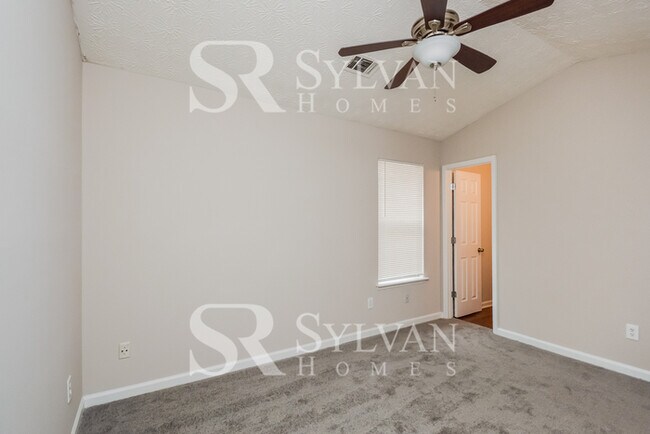 Building Photo - Carve Out a Great Life Here!
