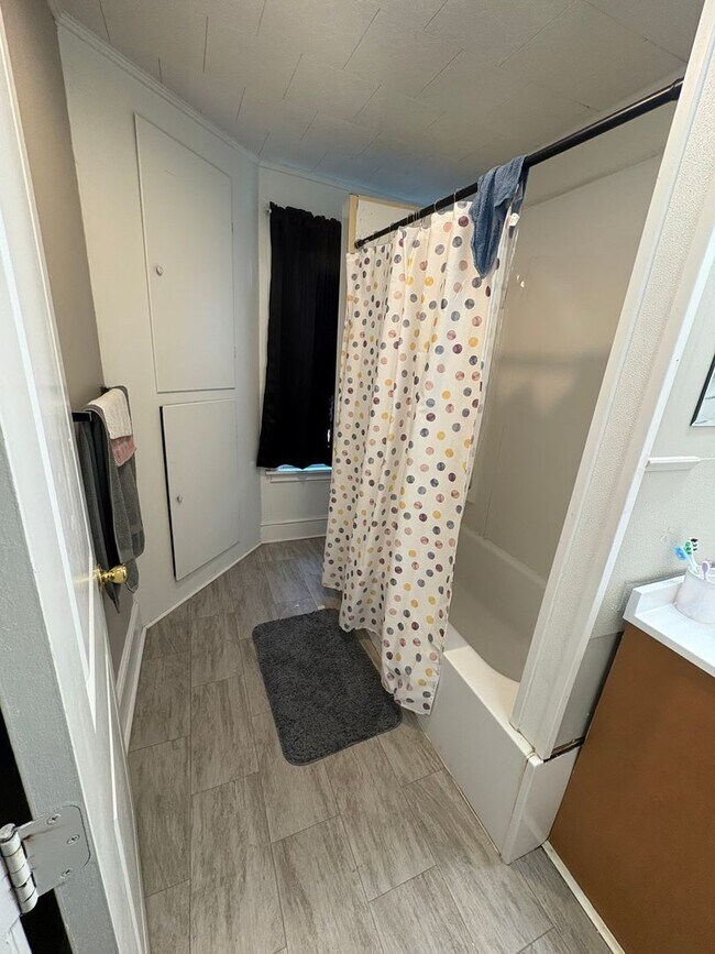 Building Photo - Coming soon!!!  Beautiful 3 Bedroom 1 and 1/2 Bathroom