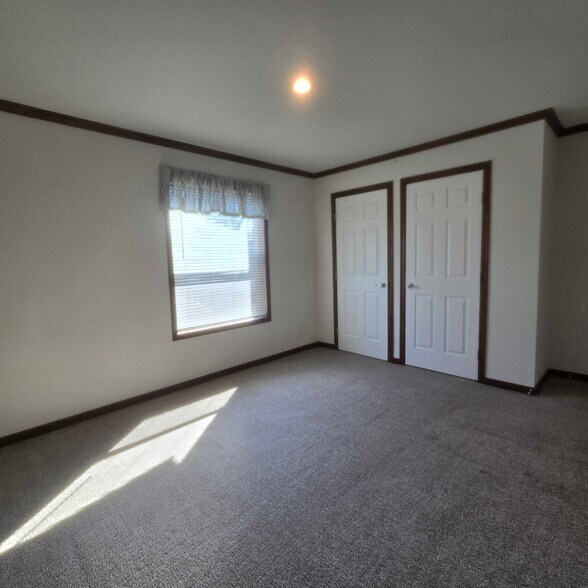 Building Photo - 318 Autumn Park Dr