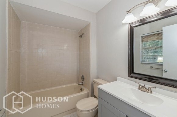 Building Photo - NOW AVAILABLE! 1296 Huntington Ln, Rockled...
