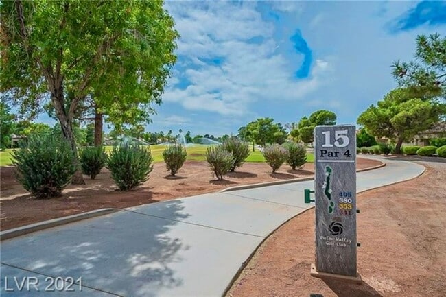 Building Photo - Very Cute 2-Bedroom/2-Bathroom + Den, Single Story Home in Sun City Summerlin! 55+