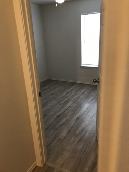 Master Bedroom - 5750 Golf Hts