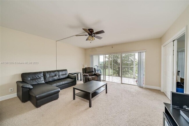 Building Photo - 3050 N Palm Aire Dr
