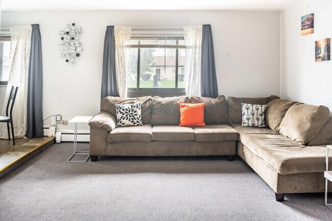 Building Photo - 18732 Dix Toledo Rd