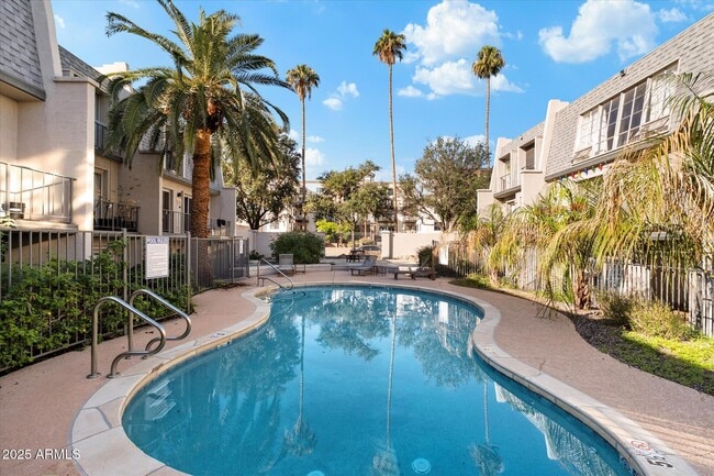 Primary Photo - 1018 E Osborn Rd