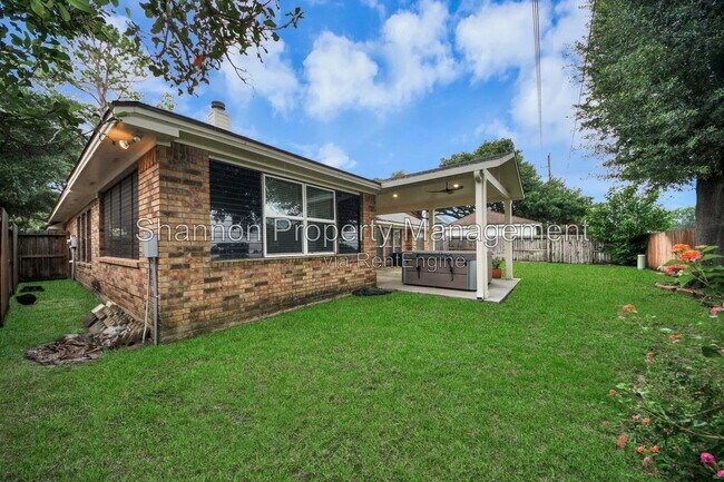 Building Photo - 15818 Sweetwater Creek Dr