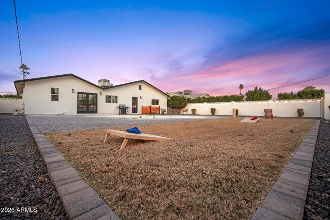 Building Photo - 8513 E Indianola Ave