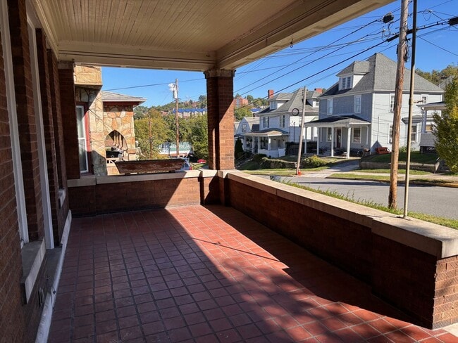 Building Photo - 3-4 Bedroom House located in South Park. Short Walking Distance to Downtown. Available 8/5/26