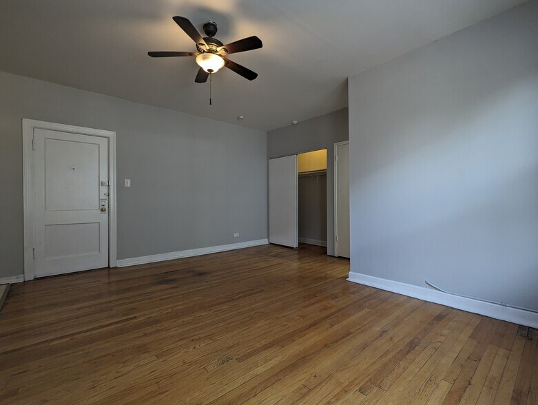 Building Photo - 1044 W George St