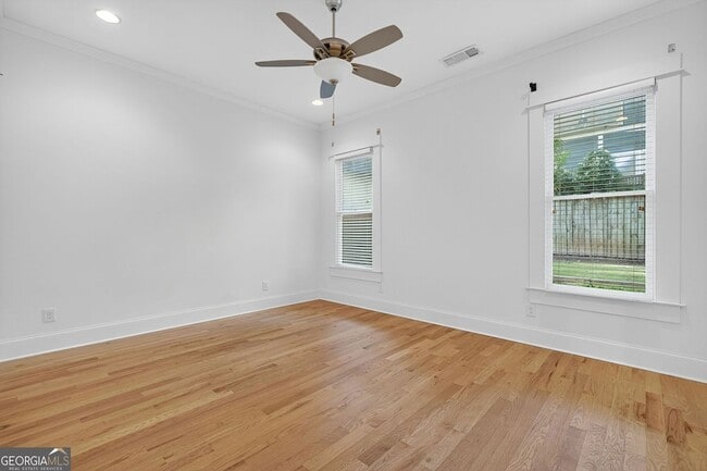 Building Photo - 523 Irwin St NE