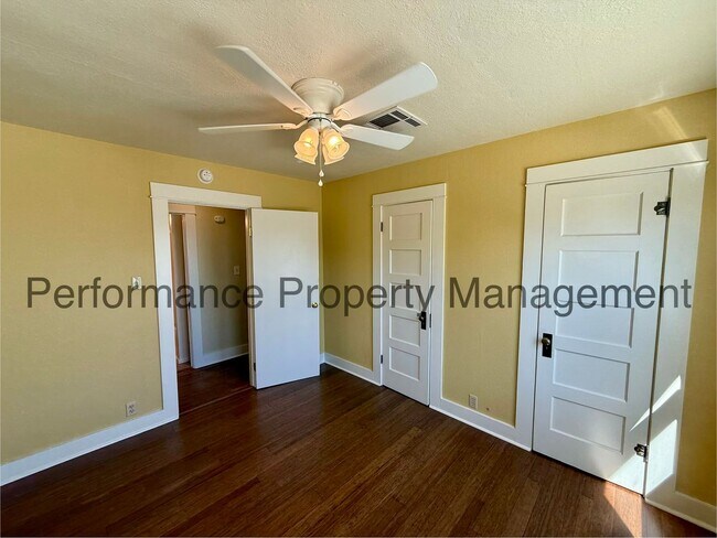Building Photo - Gorgeous 3 Bed/2 Bath Taft Home w/ Finished Basement, 3 Car Garage & $0 Deposit Option