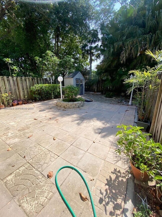 Building Photo - 9500 SW 140th Ct