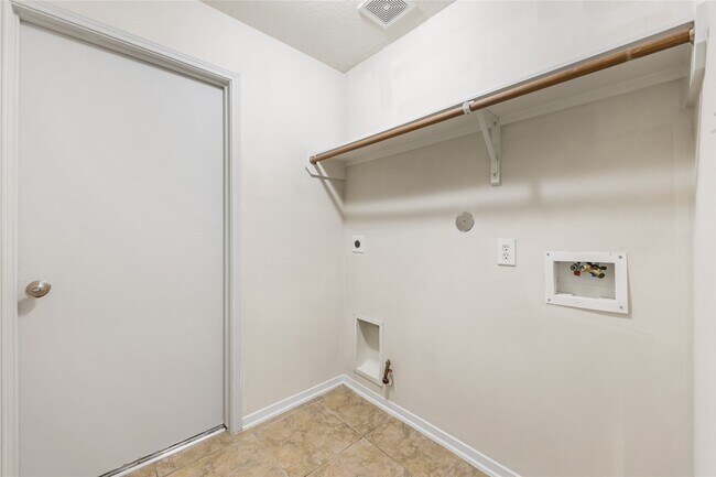 Building Photo - 15410 Redbud Dale Ct