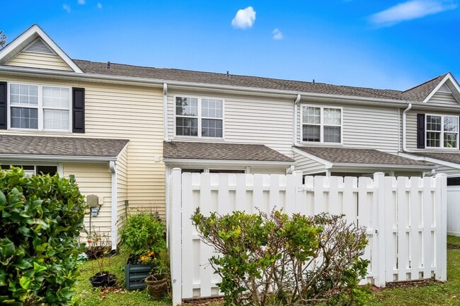 Building Photo - 3574 Evergreen Way