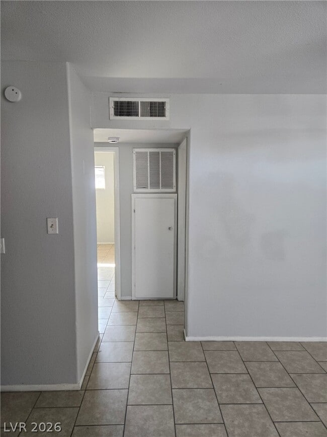 Building Photo - 3853 Soda Springs Dr