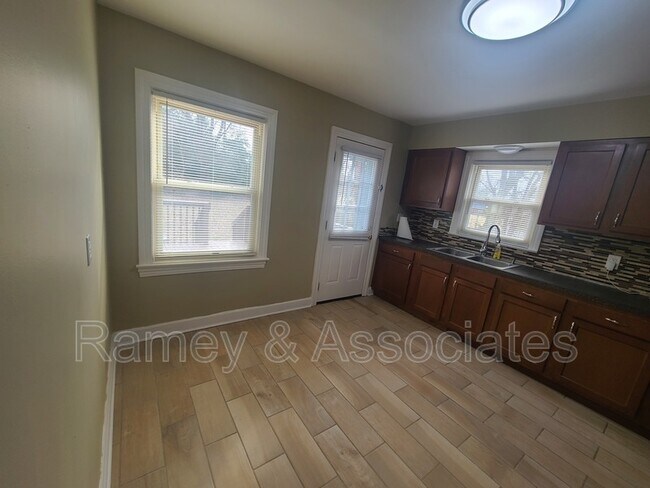 Building Photo - 1627 Catalpa St