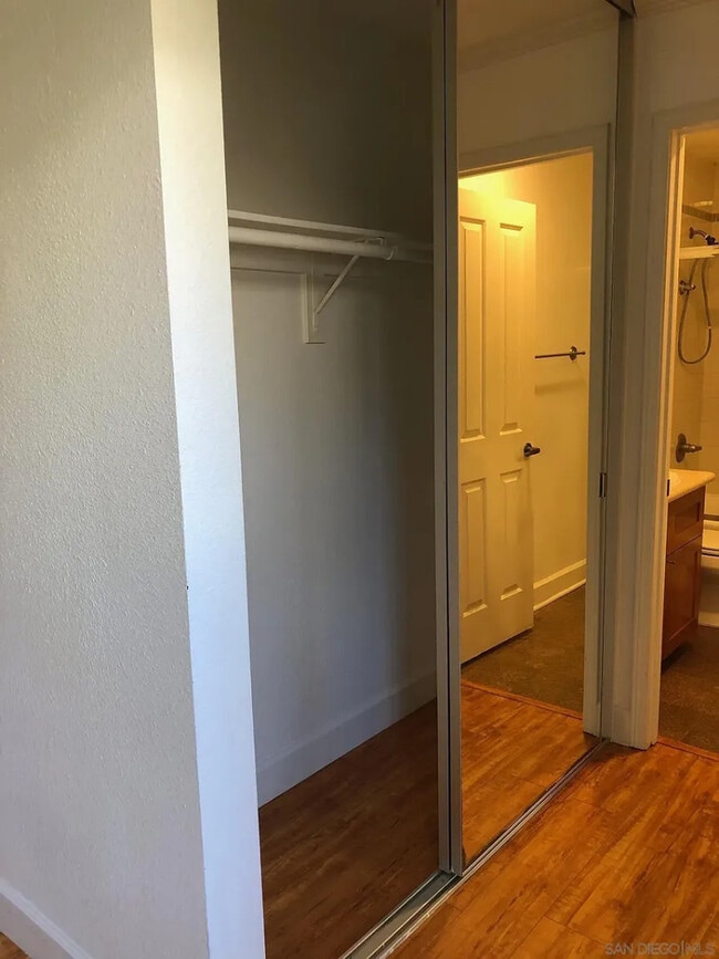 Building Photo - Light-Filled 1BR Retreat with Utilities Included in Prime La Jolla Locale
