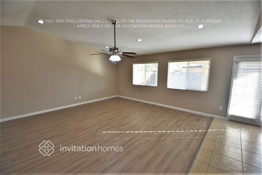 Building Photo - 3549 E Crocus Dr