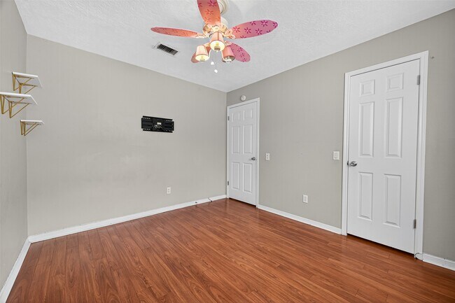 Building Photo - 6107 Howland Ct