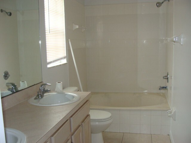 Building Photo - 3 Bed/2 bath 2 Car July 1 st  Call Carole ...