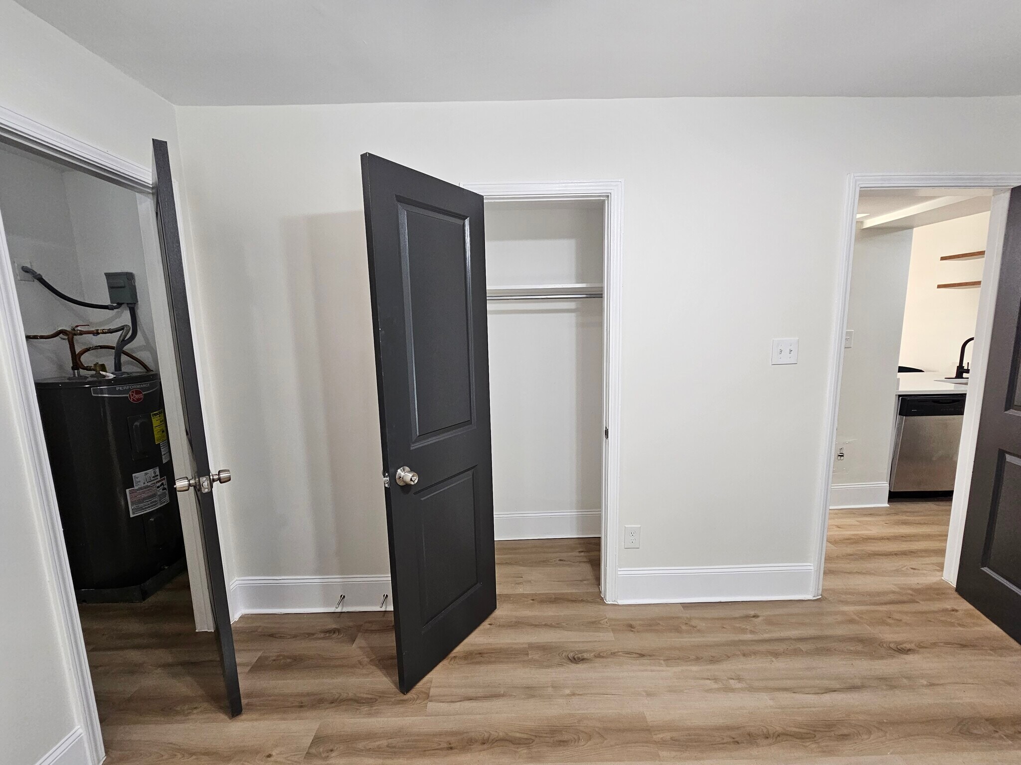 Building Photo - 4833 Zenith St