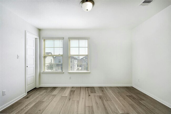 Building Photo - 216 Iron Rail Rd