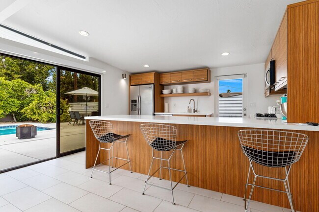 Building Photo - 45720 Abronia Trail