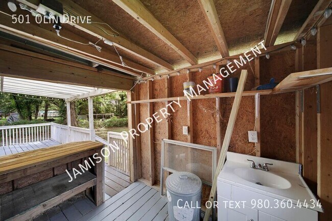 Building Photo - 501 Olin Dr
