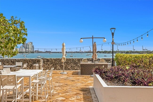 Building Photo - 11 Island Ave