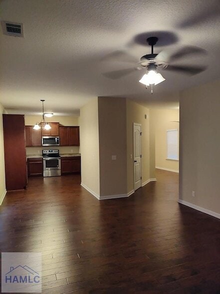 Building Photo - 1598 Longleaf Ct