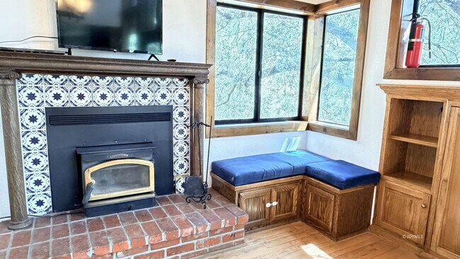 Building Photo - Large 3 Bedroom, 3 Bath Rental with Garage and Bonus Room