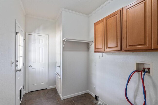 Building Photo - 289 Heatherwood Dr