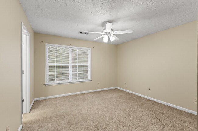 Building Photo - 684 Yeager Ln