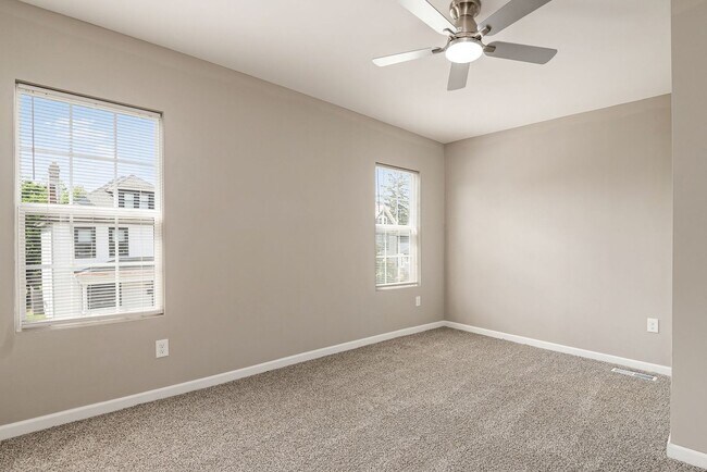 Building Photo - MOVE-IN SPECIAL: $500 OFF DEPOSIT! Stunnin...