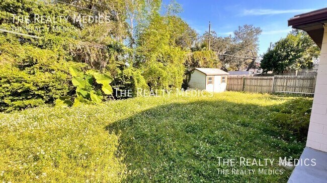 Building Photo - 929 Dupont Ave