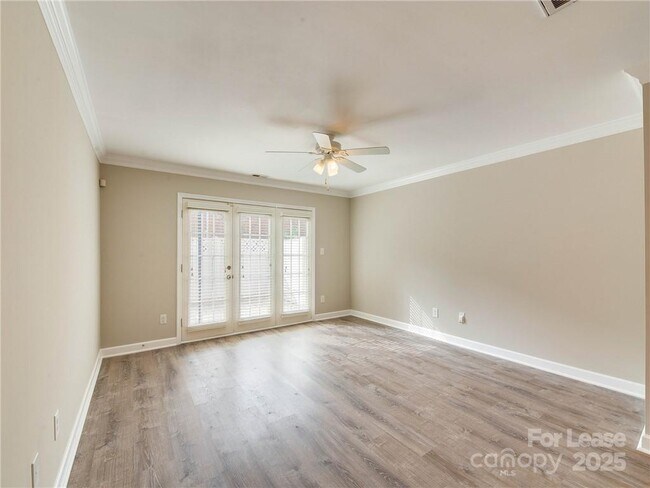 Building Photo - 1344 Green Oaks Ln