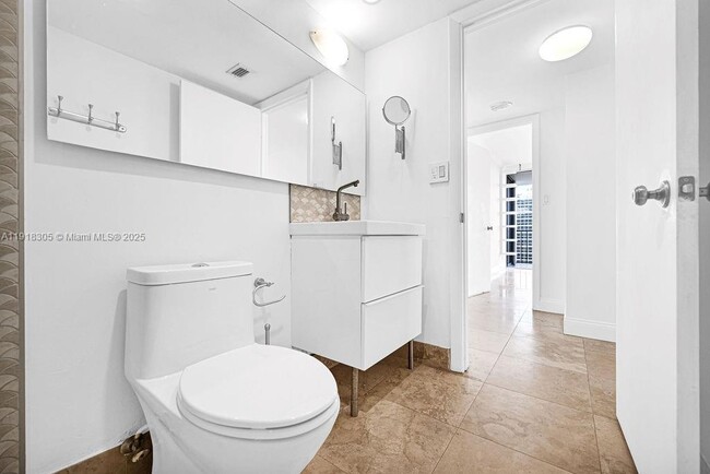 Building Photo - 1915 Brickell Ave