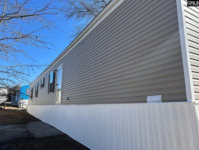 Building Photo - 600 Ermine Rd