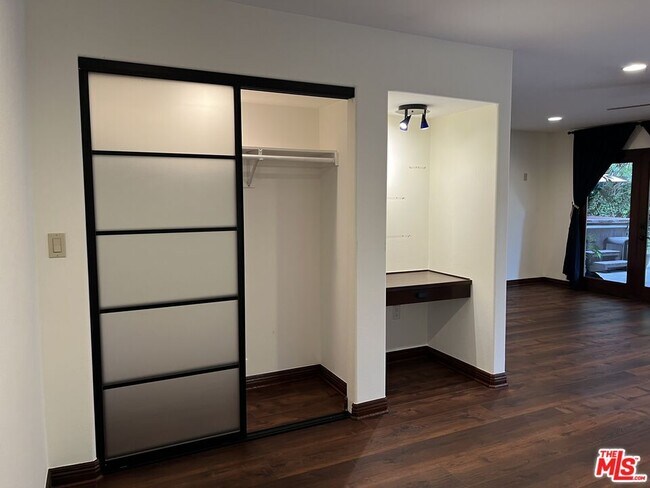 Building Photo - 1019 Camino Real