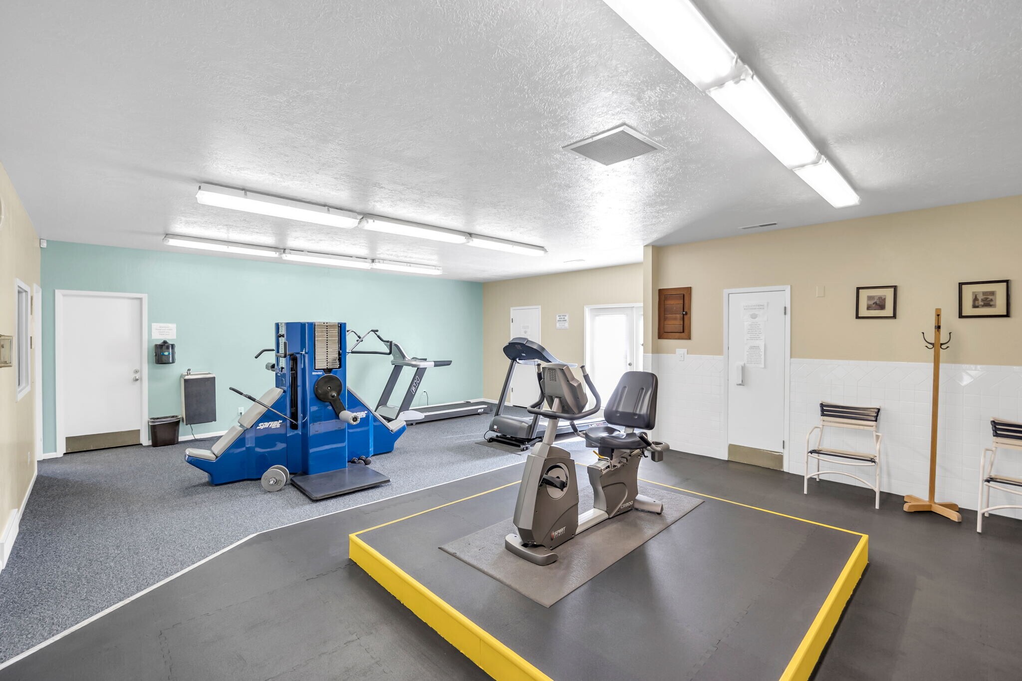 Building Photo - 1044 E Quail Park Dr