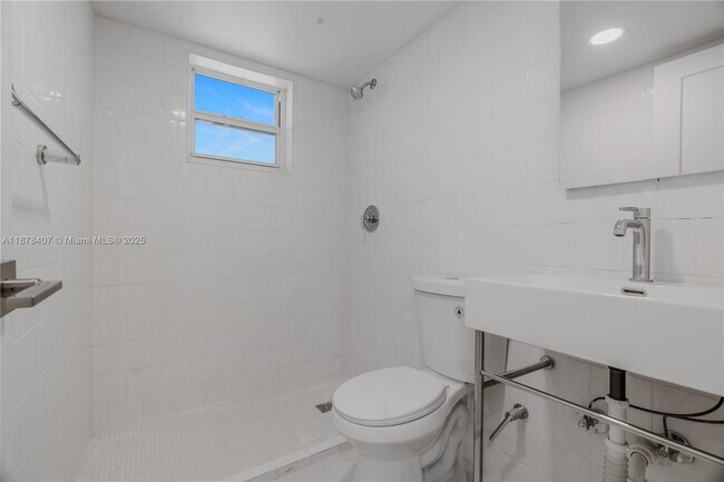 Building Photo - 421 SW 9th St