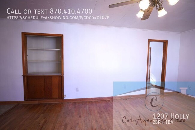 Building Photo - 1207 Holly-
