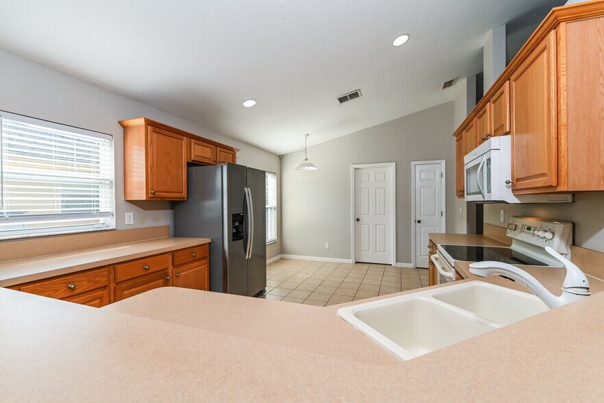 Building Photo - 11341 Lake Cypress Loop